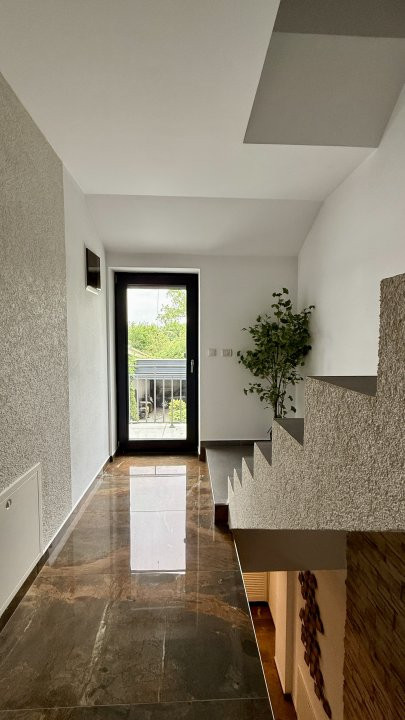 Apartament cu 3 camere semidecomandat - zona Giarmata 22, foxfort.ro