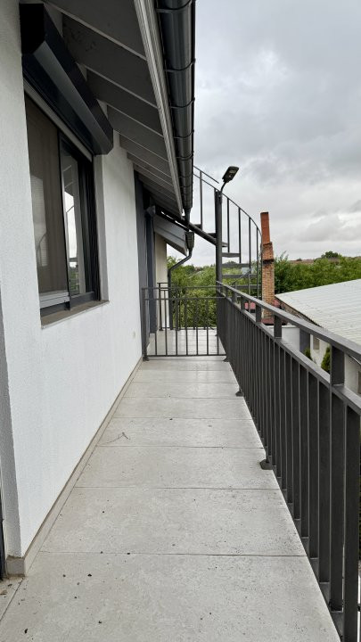 Apartament cu 3 camere semidecomandat - zona Giarmata 23, foxfort.ro