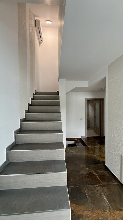 Apartament cu 3 camere semidecomandat - zona Giarmata 28, foxfort.ro