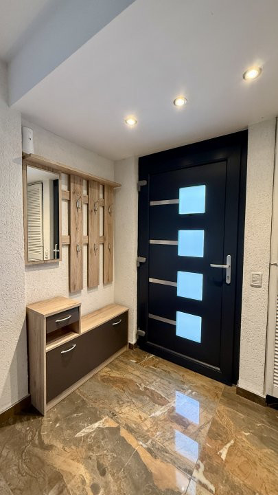 Apartament cu 3 camere semidecomandat - zona Giarmata 29, foxfort.ro