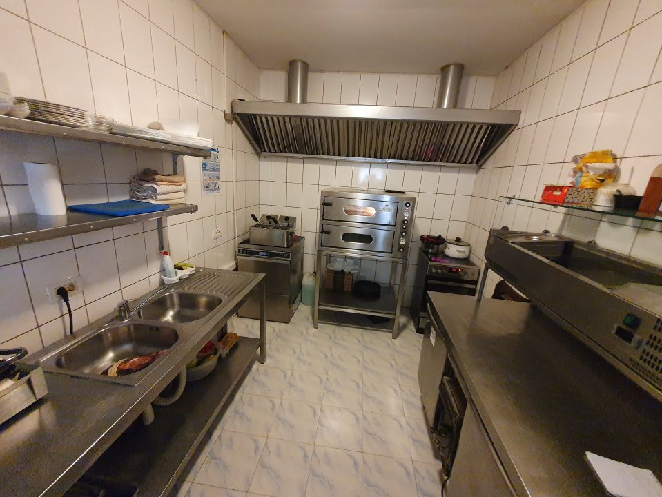 COMISION 0% Spatiu comercial cu 4 incaperi de vanzare in Denta, zona Central 9, foxfort.ro