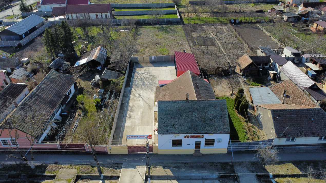 Spatiu comercial cu 4 incaperi de vanzare in Denta, zona Central 1, foxfort.ro