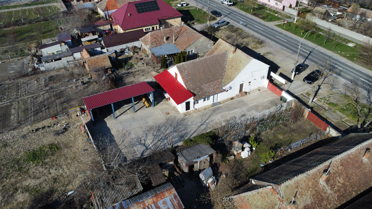 Spatiu comercial cu 4 incaperi de vanzare in Denta, zona Central 25, foxfort.ro