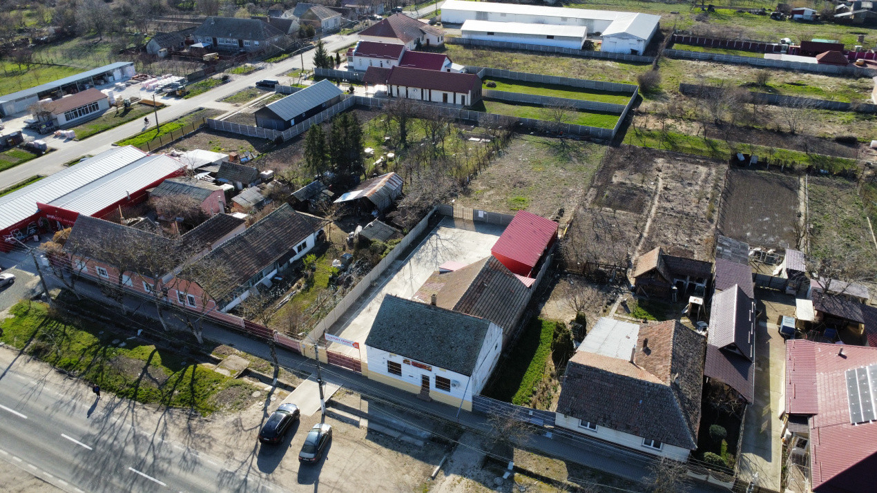 Spatiu comercial cu 4 incaperi de vanzare in Denta, zona Central 26, foxfort.ro