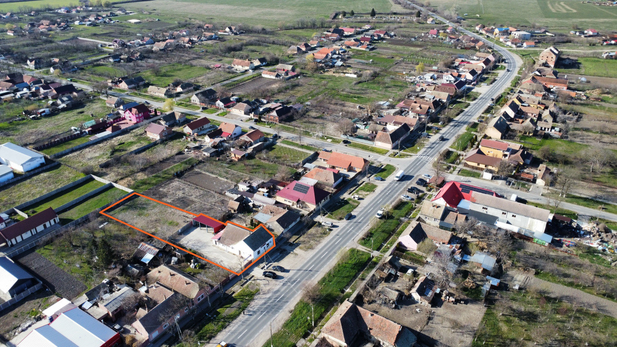 Spatiu comercial cu 4 incaperi de vanzare in Denta, zona Central 28, foxfort.ro