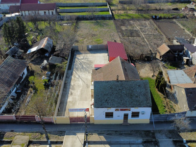 Spatiu comercial cu 4 incaperi de vanzare in Denta, zona Central