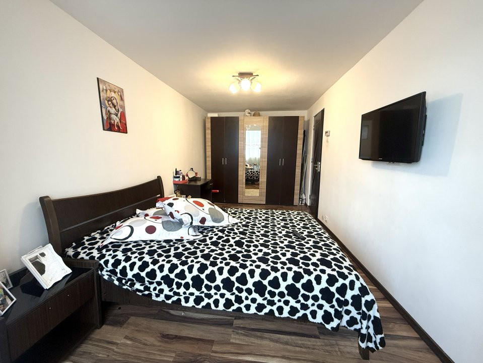 Apartament cu 3 camere, 2 bai, decomandat, 67 mp utili, in zona Cetatii 4, foxfort.ro