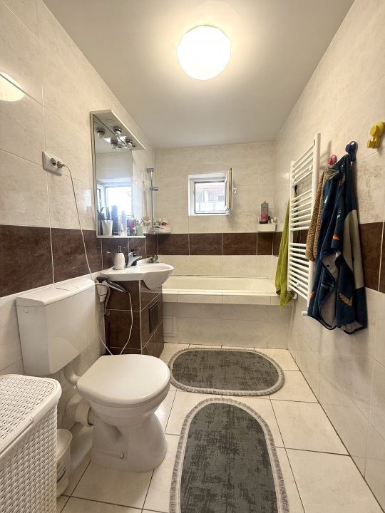 Apartament cu 3 camere, 2 bai, decomandat, 67 mp utili, in zona Cetatii 8, foxfort.ro