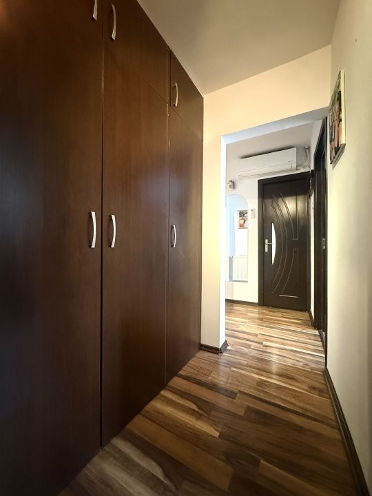 Apartament cu 3 camere, 2 bai, decomandat, 67 mp utili, in zona Cetatii 11, foxfort.ro