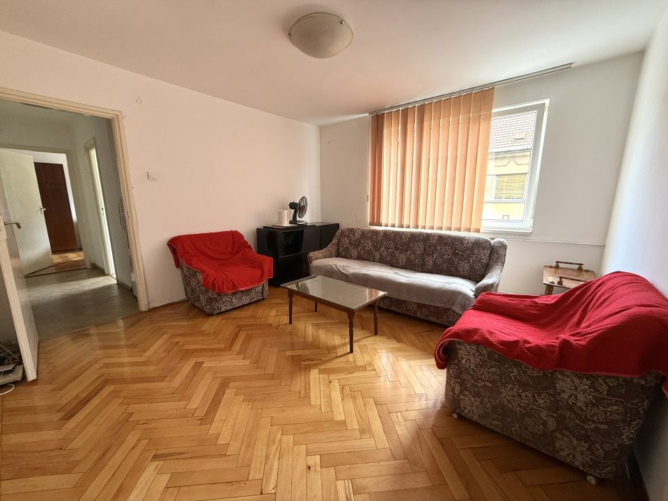 OPORTUNITATE INVESTITIE -Apartament cu 3 camere, etaj intermediar, zona Central 2, foxfort.ro