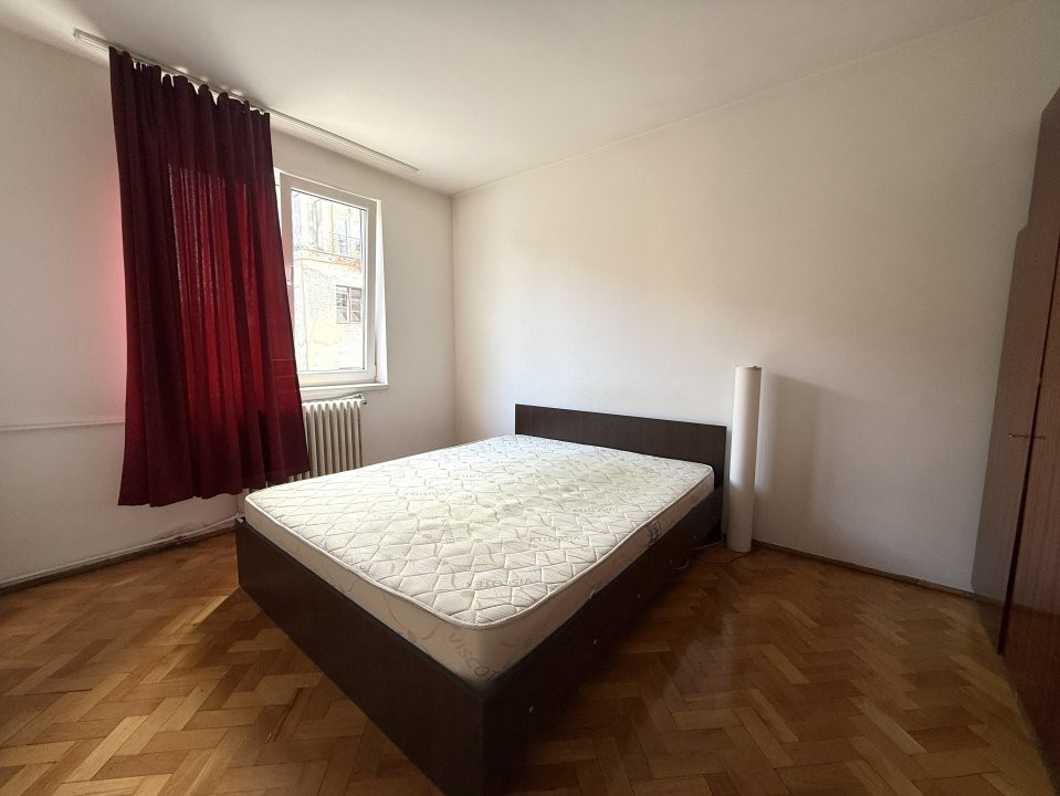 OPORTUNITATE INVESTITIE -Apartament cu 3 camere, etaj intermediar, zona Central 3, foxfort.ro