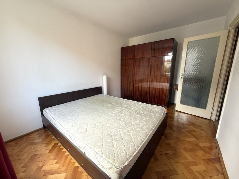 OPORTUNITATE INVESTITIE -Apartament cu 3 camere, etaj intermediar, zona Central 4, foxfort.ro