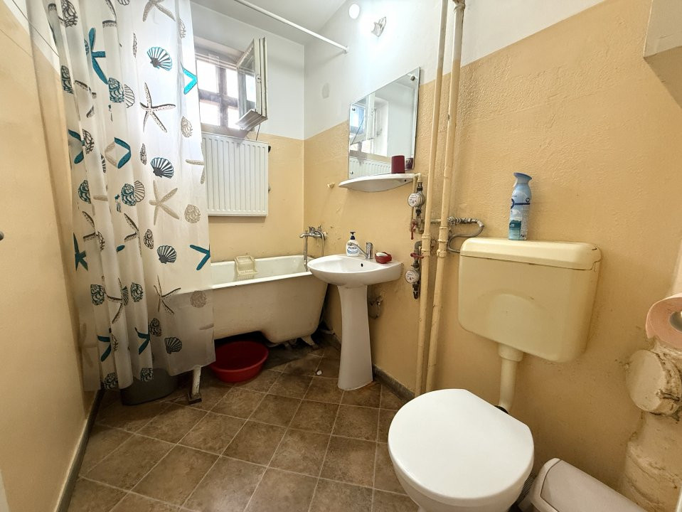 OPORTUNITATE INVESTITIE -Apartament cu 3 camere, etaj intermediar, zona Central 8, foxfort.ro