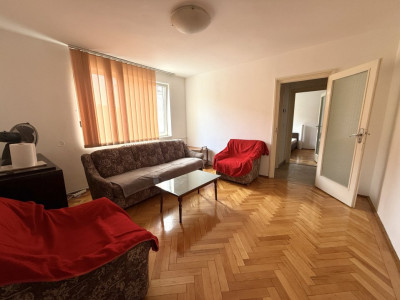 OPORTUNITATE INVESTITIE -Apartament cu 3 camere, etaj intermediar, zona Central
