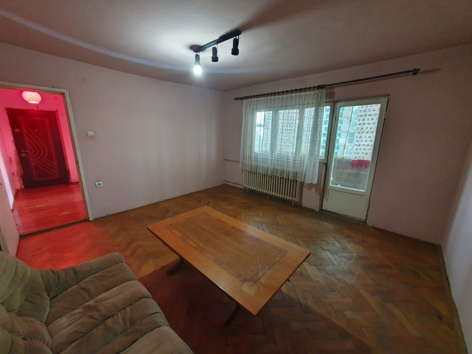 Apartament cu 3 camere decomandat, vedere pe 2 parti, zona Dambovita 3, foxfort.ro