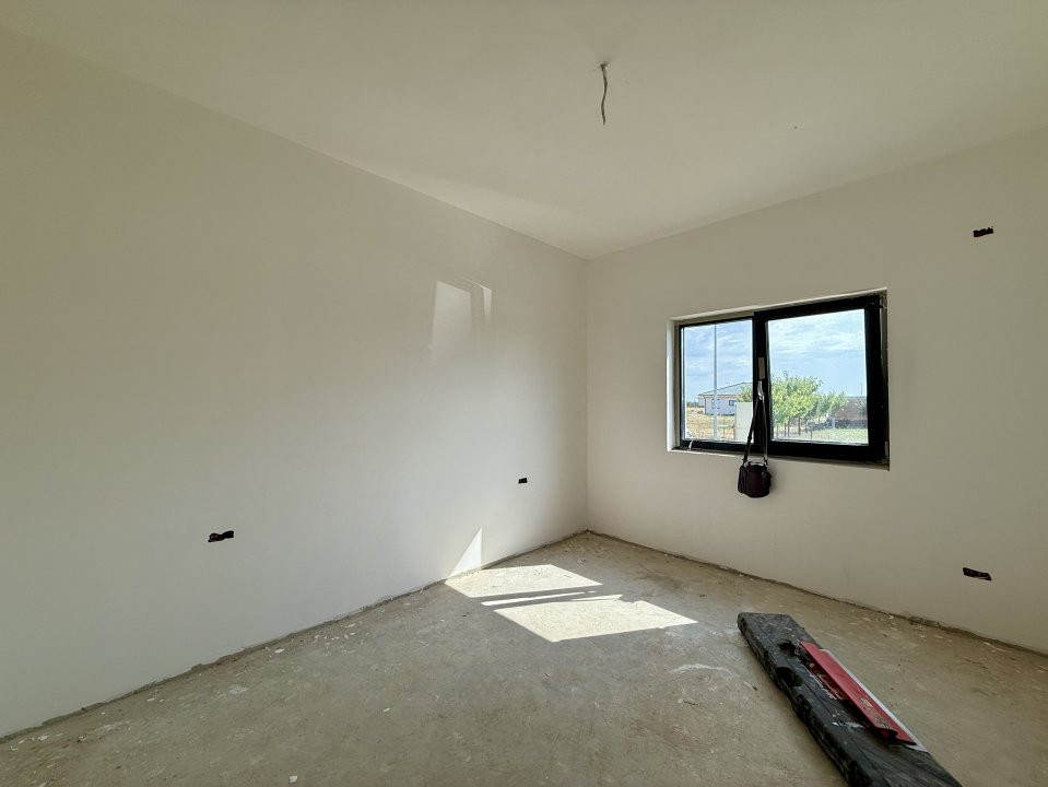 Duplex cu 4 camere pe Parter si teren de 285 mp, zona Metro Torontalului 8, foxfort.ro