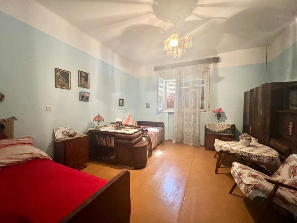 Casa de vanzare la curte comuna Zona Lunei - COMISION 0% 10, foxfort.ro