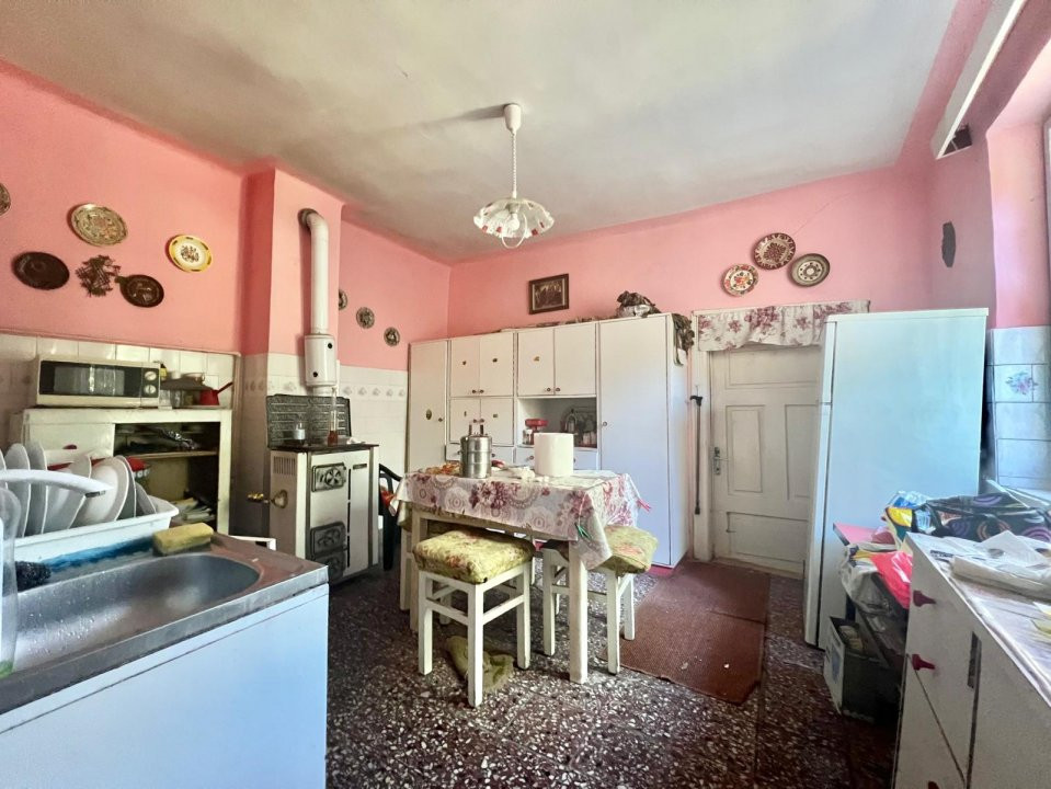 Casa de vanzare la curte comuna Zona Lunei - COMISION 0% 12, foxfort.ro