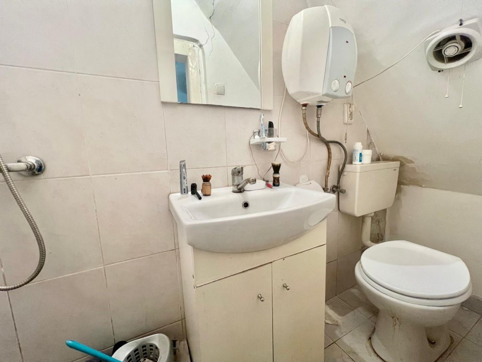 Casa de vanzare la curte comuna Zona Lunei - COMISION 0% 13, foxfort.ro