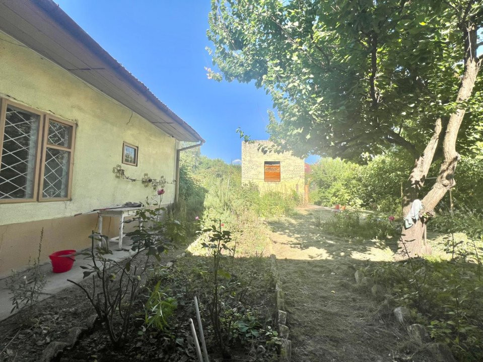 Casa de vanzare la curte comuna Zona Lunei - COMISION 0% 15, foxfort.ro