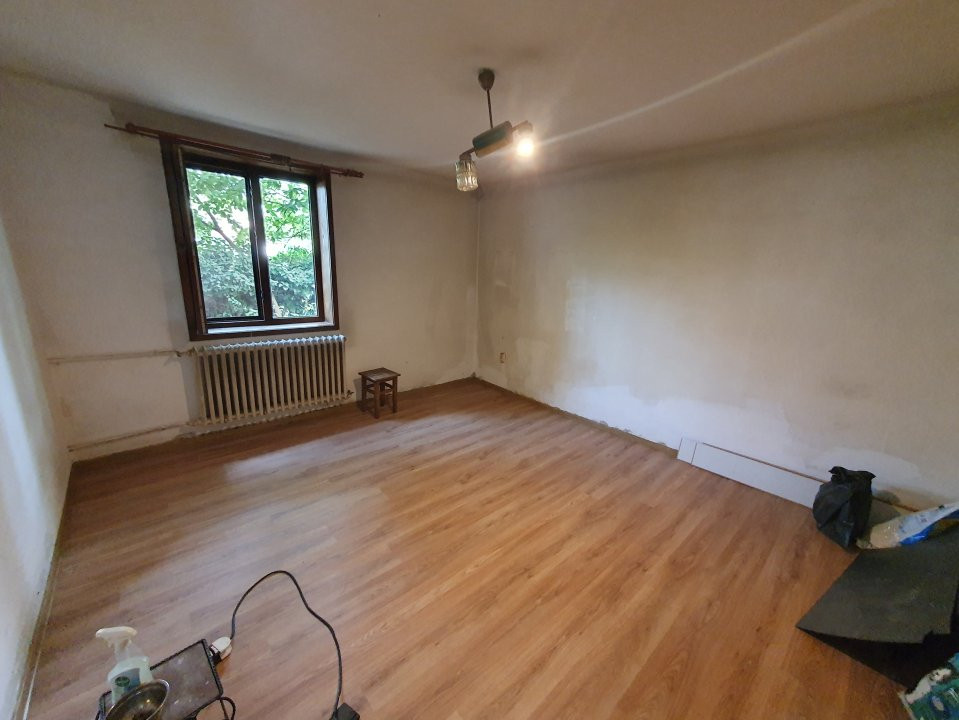 Apartament cu 2 camere, balcon de 3 mp - zona Dambovita 1, foxfort.ro