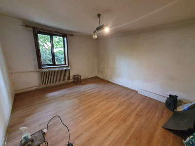 Apartament cu 2 camere, balcon de 3 mp - zona Dambovita