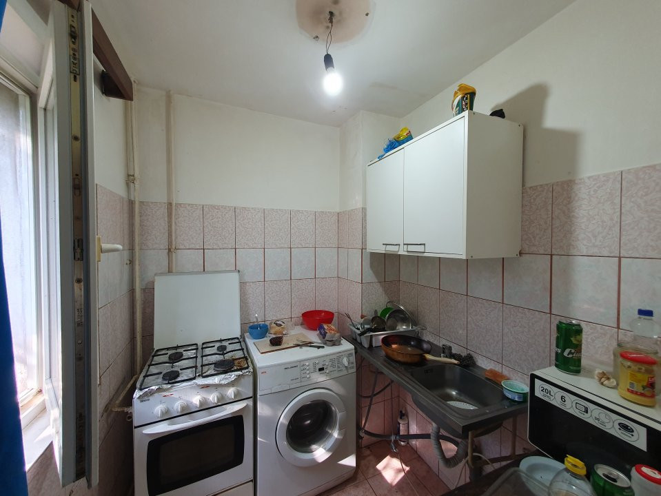 Apartament cu 3 camere, etaj 3 - zona Sagului 6, foxfort.ro