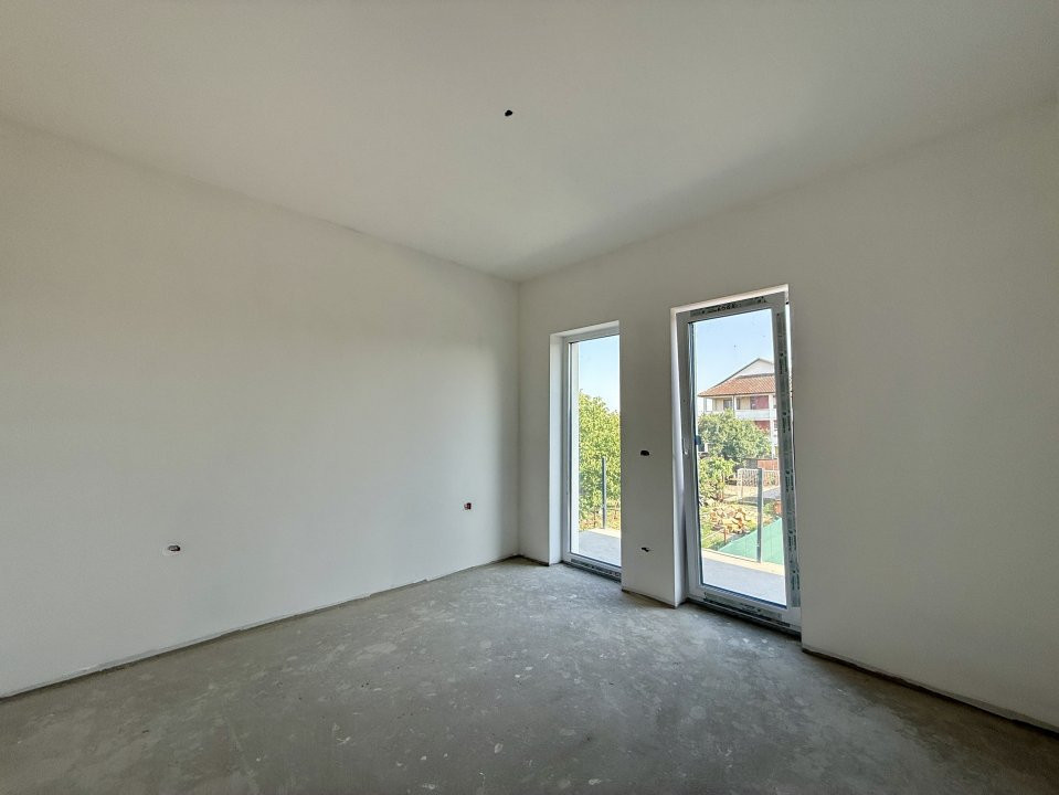 Triplex cu 3 camere, 115 mp, 2 bai - Zona Sacalaz 8, foxfort.ro