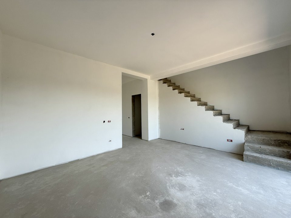 Triplex cu 4 camere, 115 mp, 3 bai - Zona Sacalaz 2, foxfort.ro