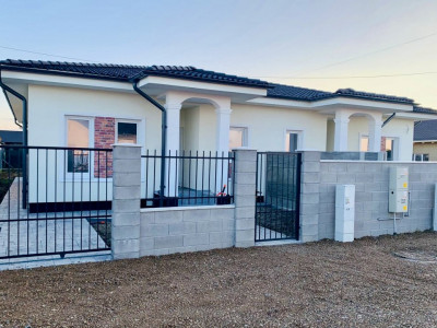Duplex cu 3 camere si toate utilitatile - Mosnita - Drumul Boilor