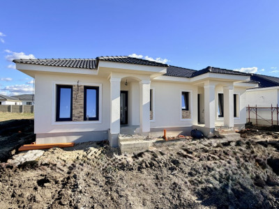 Duplex cu 3 camere si toate utilitatile - Mosnita - Drumul Boilor