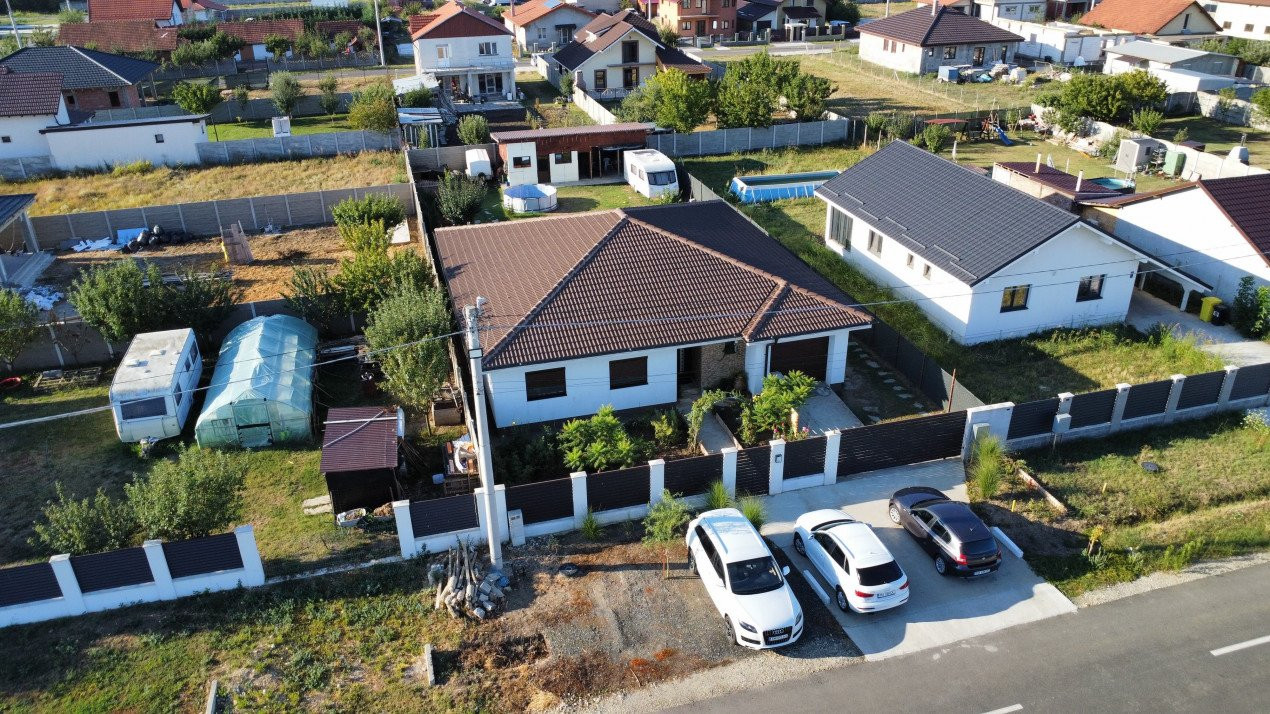 COMISION 0% Casa individuala cu 4 camere, garaj si teren de 788 mp, zona Parta 37, foxfort.ro