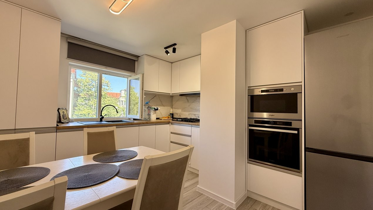 Apartament cu 3 camere decomandat, etaj 2, zona Bucovina 8, foxfort.ro