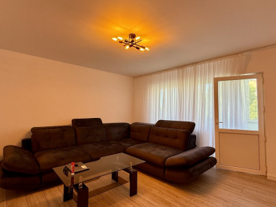 Apartament cu 3 camere decomandat, etaj 2, zona Bucovina