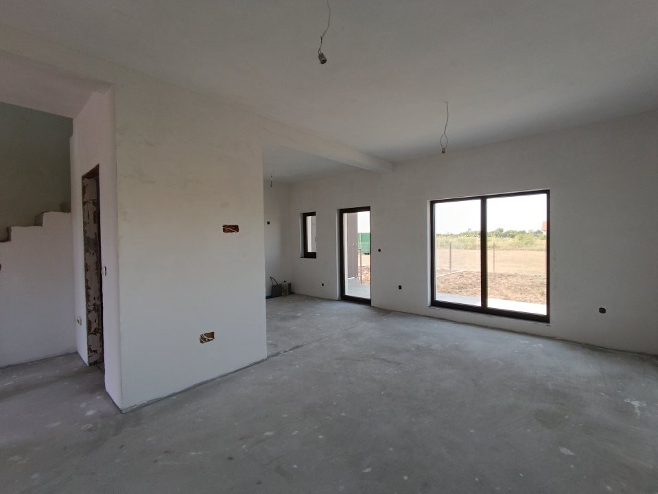 Triplex 5 camere, 2 bai, 114 mp utili, zona Plopi Timisoara 1, foxfort.ro