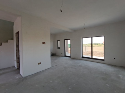 Triplex 5 camere, 2 bai, 114 mp utili, zona Plopi Timisoara