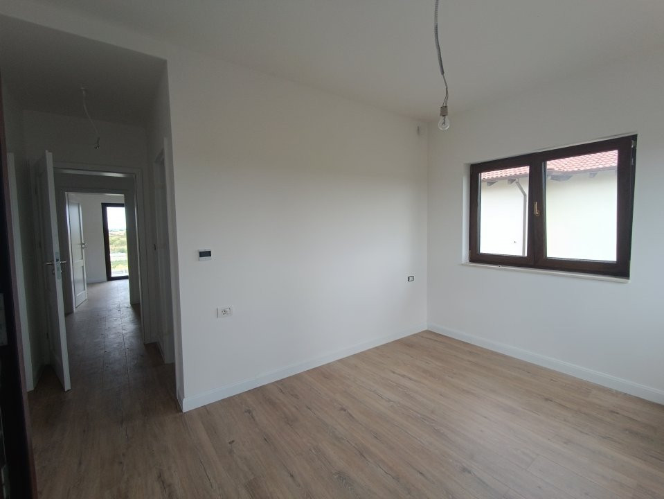 Casa individuala cu 4 camere de vanzare in Mosnita Noua  14, foxfort.ro