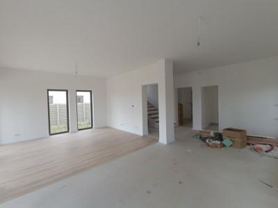 Casa individuala cu 4 camere de vanzare in Mosnita Noua imagine mica 3, foxfort.ro