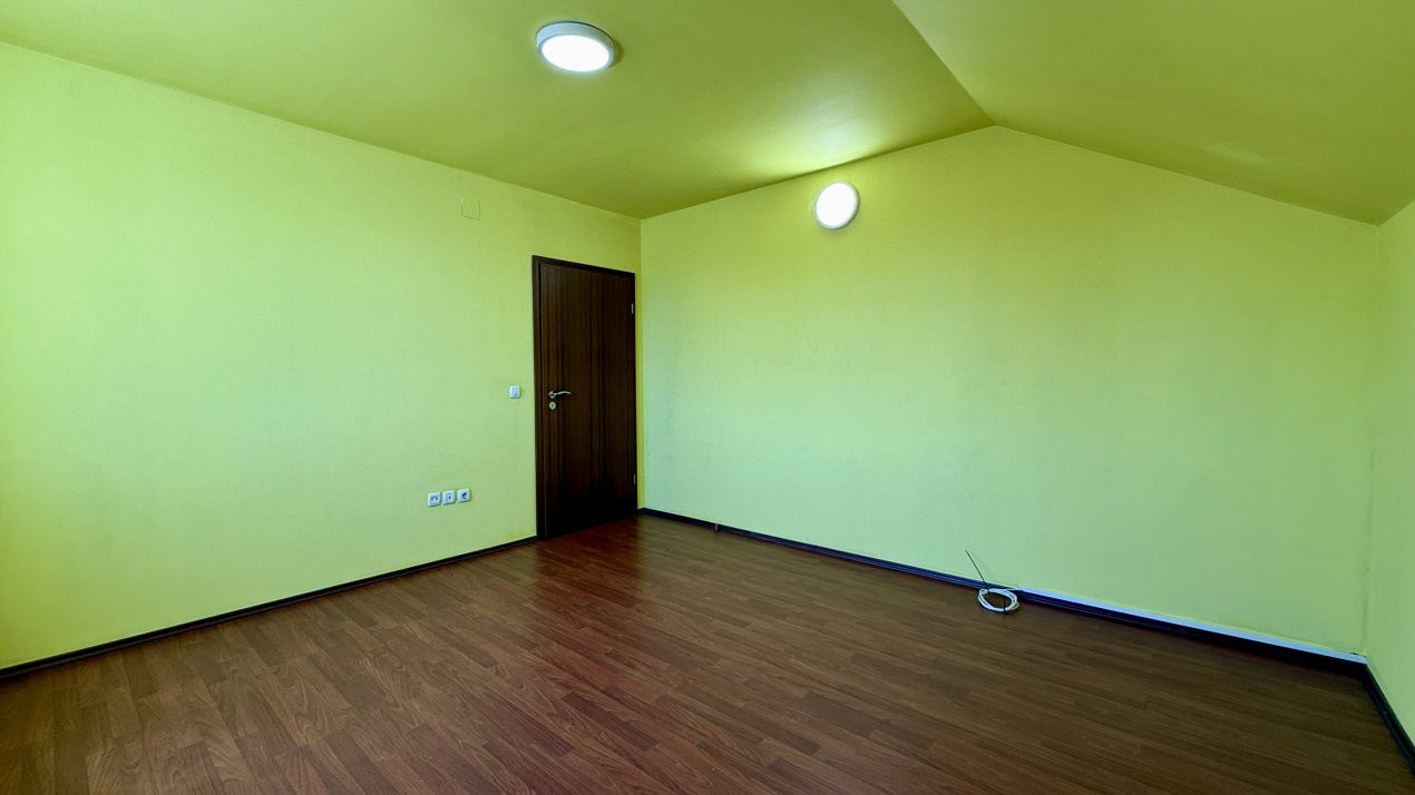 Casa individuala cu 4 camere de 141 mp si teren de 1500 mp, zona Sanandrei 15, foxfort.ro