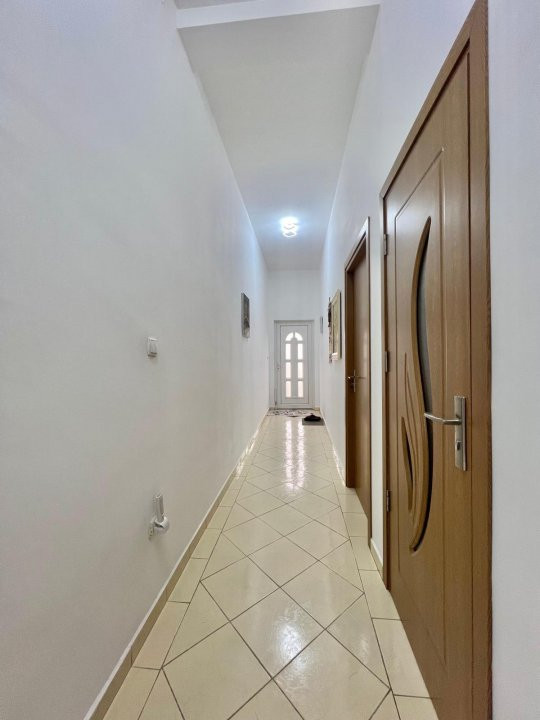 Casa Individuala cu 9 camere de vanzare, zona Ghiroda 8, foxfort.ro