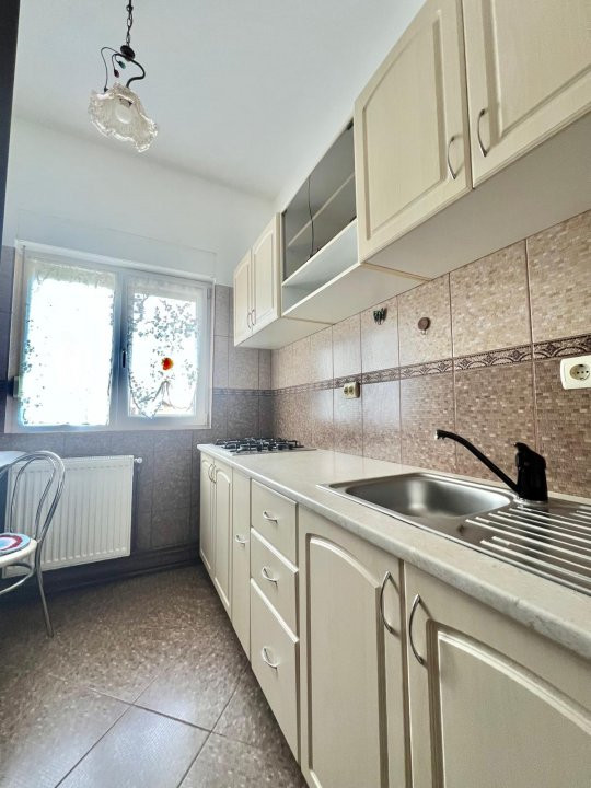 Casa Individuala cu 9 camere de vanzare, zona Ghiroda 16, foxfort.ro