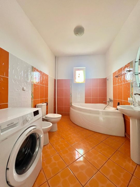 Casa Individuala cu 9 camere de vanzare, zona Ghiroda 18, foxfort.ro