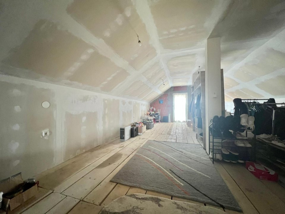 Casa Individuala cu 9 camere de vanzare, zona Ghiroda 20, foxfort.ro