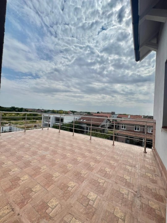 Casa Individuala cu 9 camere de vanzare, zona Ghiroda 21, foxfort.ro