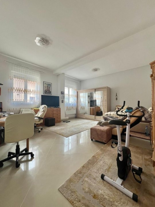 Casa Individuala cu 9 camere de vanzare, zona Ghiroda 4, foxfort.ro