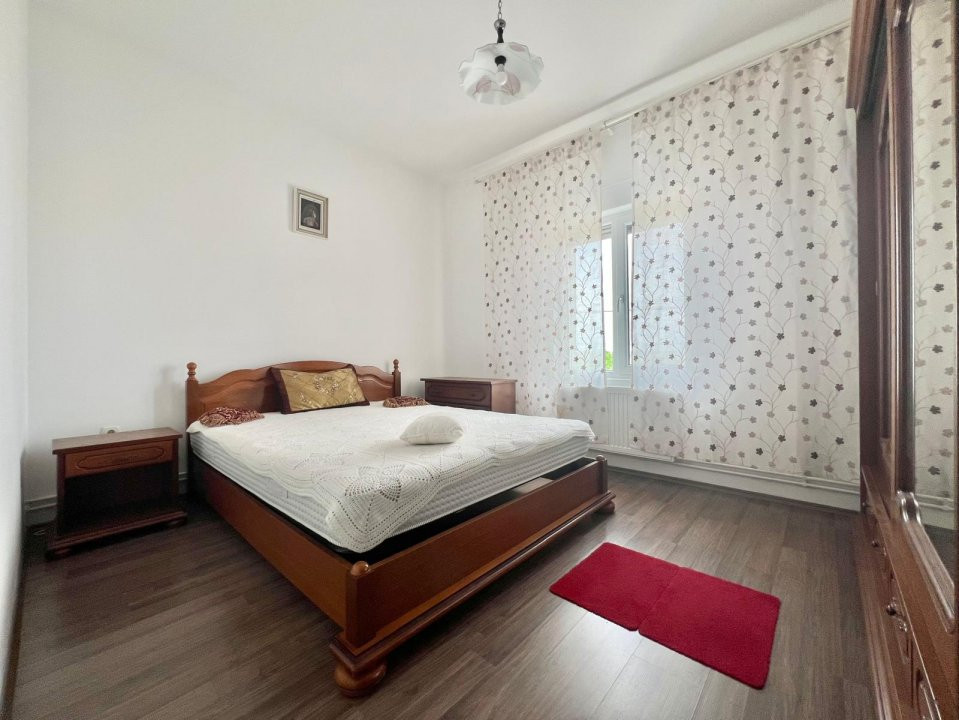 Casa Individuala cu 9 camere de vanzare, zona Ghiroda 8, foxfort.ro