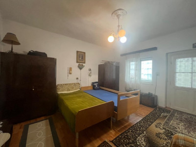 Casa individuala de vanzare cu 2 camere si teren de 366 mp, zona Fabric