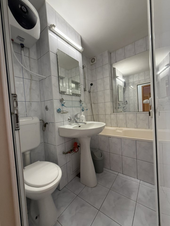 Apartament cu 4 camere de vanzare in Timisoara, zona Circumvalatiunii 16, foxfort.ro