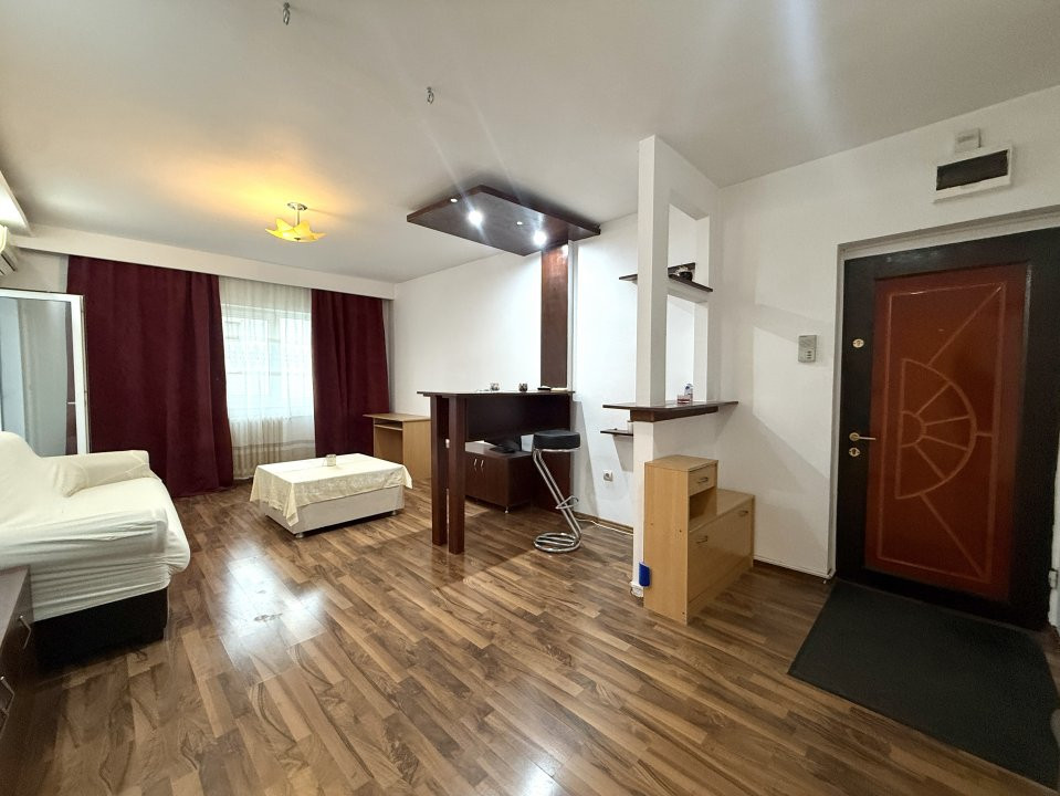 Apartament cu 3 camere de inchiriat, 78 mp, in zona Centrala 1, foxfort.ro