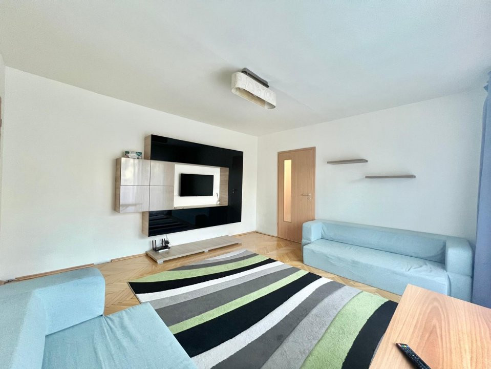 Apartament cu 3 camere, etaj 2 de vanzare, zona Complex Studentesc 10, foxfort.ro